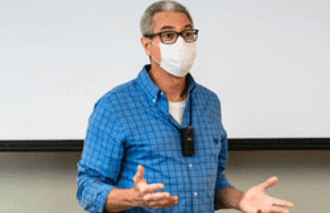 Bruce Pfeiffer teaching class with mask on fall 2020