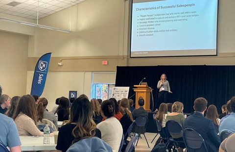 UNH in Sales 2022 speaker Stephanie Martin '95 speaking at event