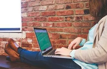 woman on laptop