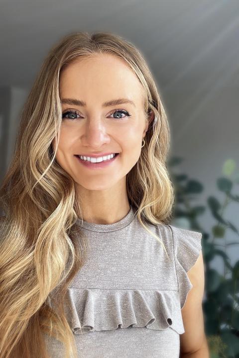 Emma Frank Headshot