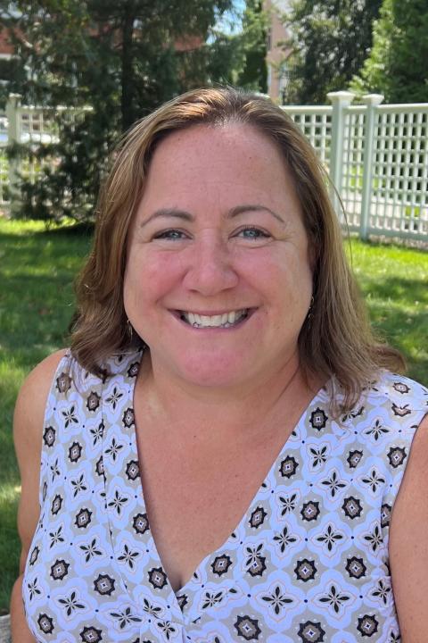 Angela Devoid headshot